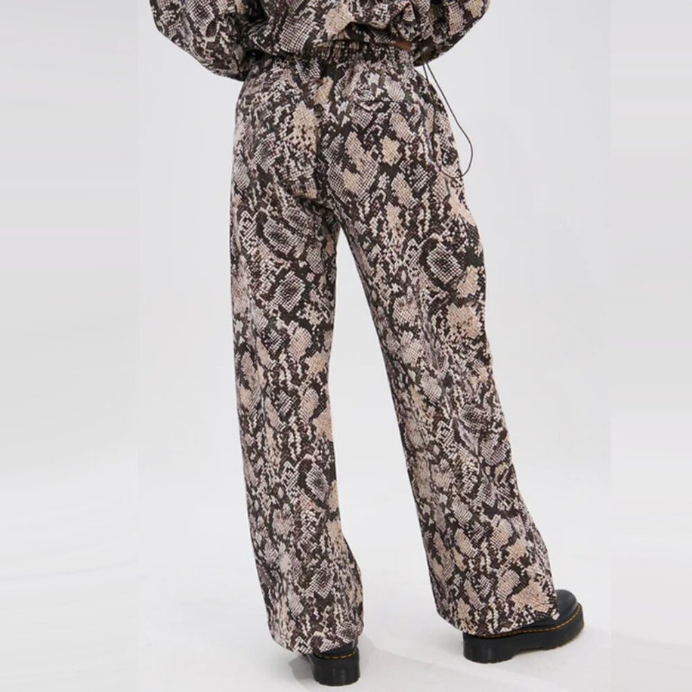 Akira Python Convertable French Terry Wide Leg Jo… - image 4